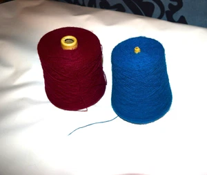 2 Dan River Garn 15,4 Unzen & 14,3 Unzen Konengarn sehr weich, dünn Acryl blau lila - Bild 1 von 3