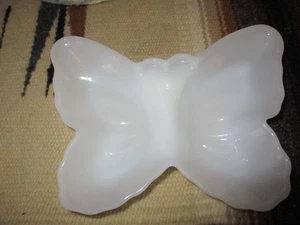 Vintage Avon 1970's Butterfly Soap Trinket Dish Milk Glass - Picture 1 of 1