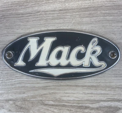 Placa de emblema vintage Mack Truck oval preto e branco esmalte original emblema 7 x 3" - Imagem 1 de 4