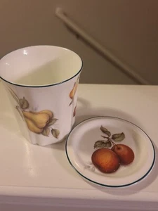 Wunderschöne Teetasse und Untertasse Staffordshire, England Bone China - Obst Design - Bild 1 von 7