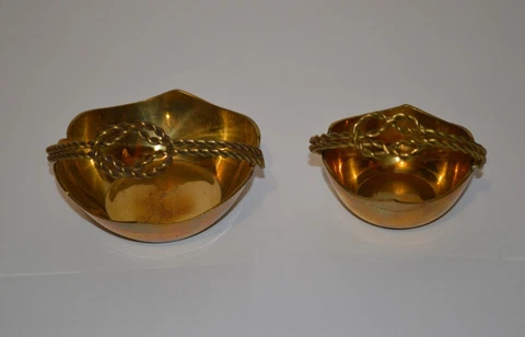 Vintage brass baskets rope style handle Cover