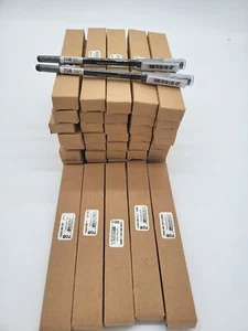 GROSSHANDEL POSTEN VON 80 HARTEN SÜSSIGKEITEN KOSMETIK BRANDNEU & VERSIEGELT (EYELINER 5 FARBEN) - Bild 1 von 5
