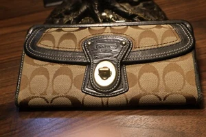Portafoglio Coach Gigi Firmato Jacquard e Pelle Nera 65° Anniversario Kisslock - Foto 1 di 13