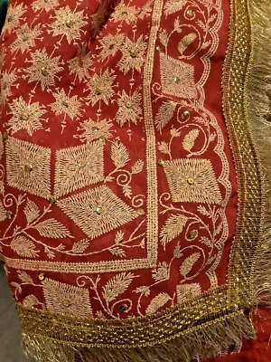 Material sari/sari de mujer india rojo y dorado con flecos dorados ~ 81" x 42" Foto 1 de 4