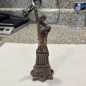 Pequeña Estatua de la Libertad de colección 6” Estatuilla de metal recuerdo forma muy rara - Imagen 1 de 10