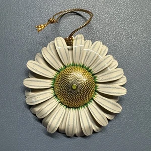 Chemart 2012 adorno margarita blanca ~ oro 24kt ~ latón acabado ~ flor 3D ~ 50813 - Imagen 1 de 7