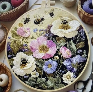 Stickpackung - Hummeln auf Blumen 15 cm Durchmesser mit Displayrahmen - Bild 1 von 6