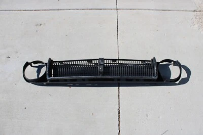 Toyota Corolla KE30 KE35 1974-79 modelo parrilla delantera máscara usada Foto 1 de 4