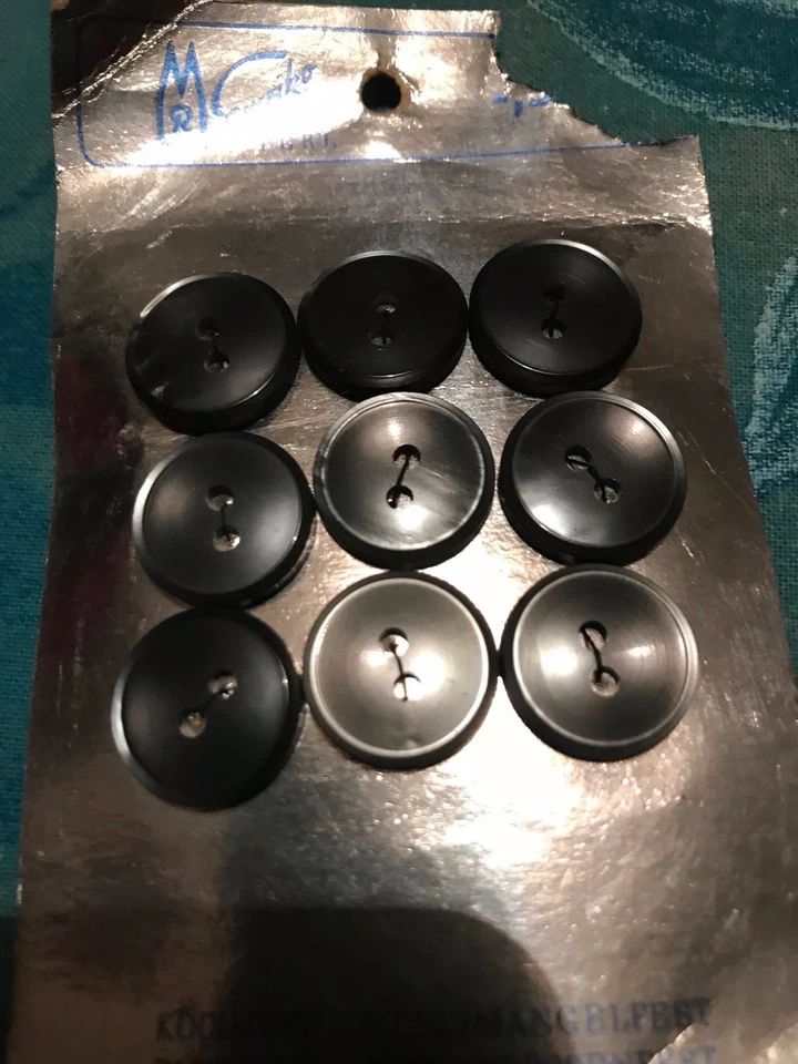 1 Karte mit 9 Wäscheknöpfe Kittelknöpfe grau Kunststoff Durchmesser ca 15mm neu  - Bild 1 von 1