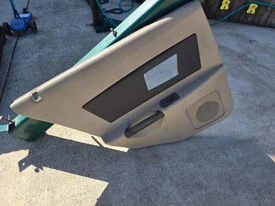 Cubierta de moldura del panel de la puerta trasera del lado del conductor Cadillac CTS 2003-2005 Foto 1 de 3