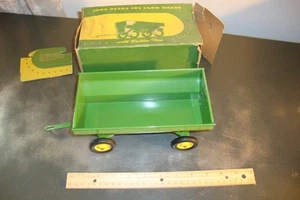 VINTAGE 1950s JOHN DEERE TOY FARM WAGON IN BETTER THAN GOOD TO ALMOST VERY GOOD - Picture 1 of 11