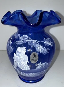 Jarrón Fenton azul cobalto firmado T. Neader niña con gato y pájaro pegatina original - Imagen 1 de 8