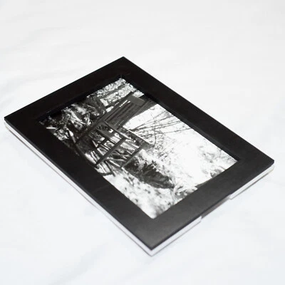 Cartão postal 4x6 Simpleasel - Um cavalete simples de câmara escura novo em folha - Imagem 1 de 4