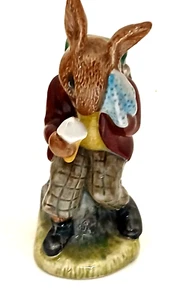 Royal Doulton BILLIE Bunnykins DB3 COOLING OFF Rabbit with Ice Cream Cone - Picture 1 of 5