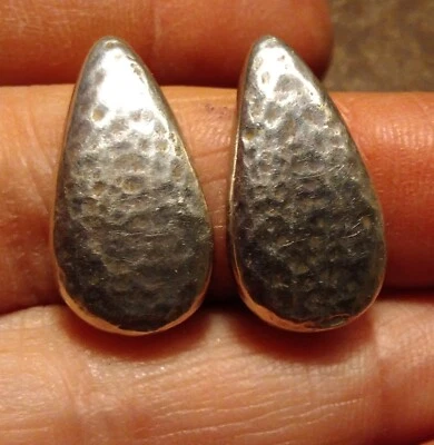 Pendiente con clip de lágrima de ley martillado plata BOSA FIRMADO 925 de colección caja de autobús en muy buena condición Foto 1 de 4