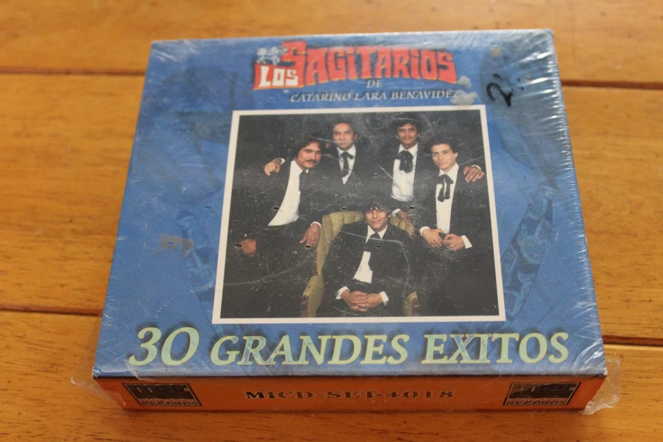 Los Sagitarios 30 Grandes Exitos 3 CD Box Set Nuevo Latin New Catarino Lara Foto 1 de 2
