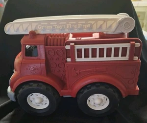 Green Toys Camion dei Pompieri Spazzatura Rosso 100% Riciclato - Foto 1 di 5