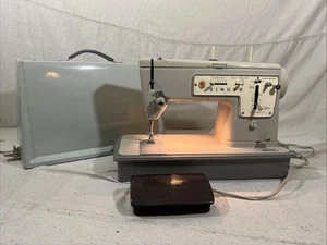 Macchina da cucire Singer vintage usata modello Zigzag 457 stilista testata - Foto 1 di 9