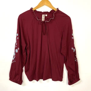 Anthropologie Dolan Damen Top Petite Large Burgunderrot V-Ausschnitt Stickerei Blumen - Bild 1 von 10