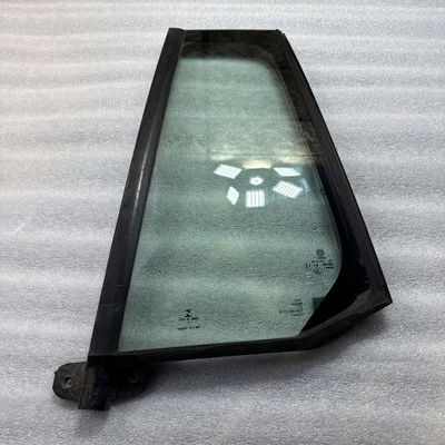 Conjunto de ventana de ventilación trasera izquierda Volkswagen Golf GTI 2015-2021 usado OEM 5GM845213B Foto 1 de 4