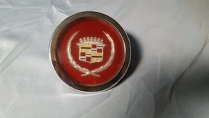 CADILLAC 4.5” EMBLEM VINTAGE RED GLASS AND CHROME ROUND  255063  EXCELLENT - Picture 1 of 3