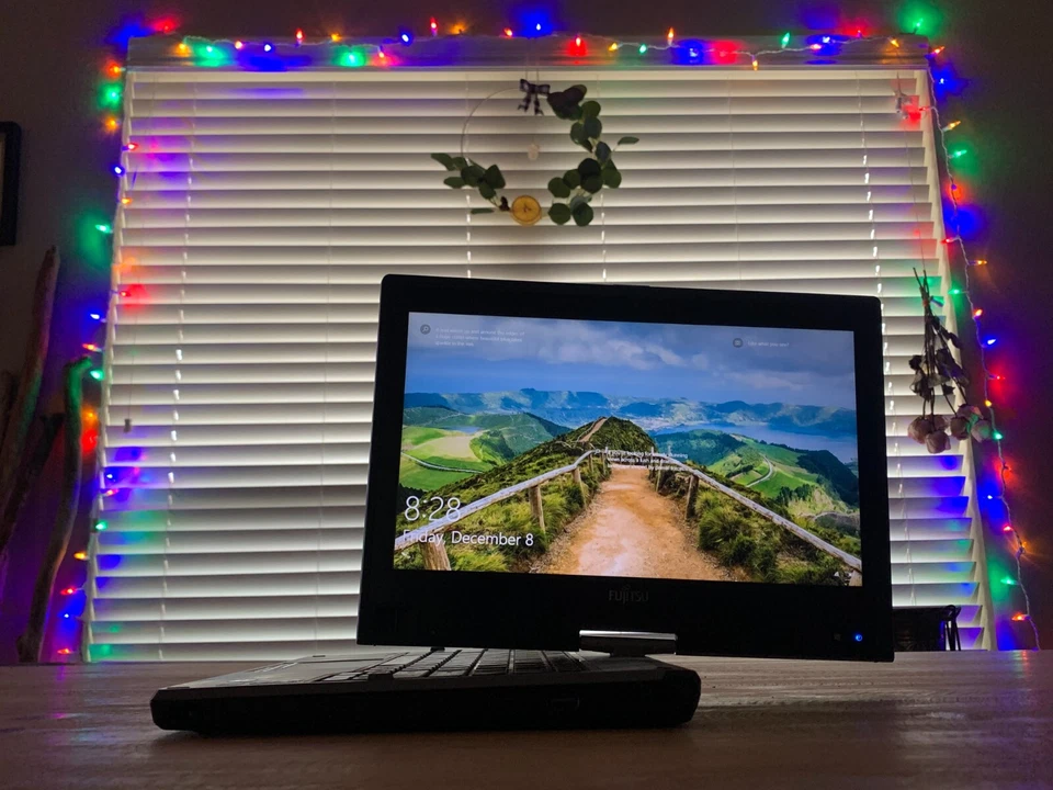 WOW! Fujitsu LifeBook T-725 | Pantalla táctil, tableta/portátil, SSD nuevo y Windows Foto 1 de 4