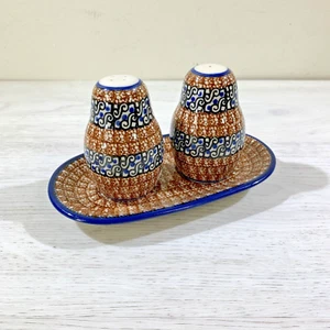 Juego de 3 cocteleras de sal y pimienta de cerámica polaca con bandeja - Imagen 1 de 3