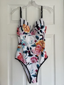 Nagelneuer CUPSHE Badeanzug Größe L Blumen Rosen - Bild 1 von 3
