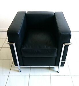 1 von 2 Sessel, Nachbau nach Le Corbusier, schwarzes, dickes Leder