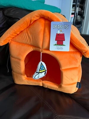 New Peanuts Snoopy 18 in x 14 in x16 in  Berkshire Cat Dog Pet Halloween Bed - Image 1 of 4