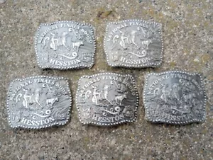 --- Posten von 5 neuen/versiegelten 1985 Hesston National Finals Rodeo Gürtelschnallen für Erwachsene - Bild 1 von 2