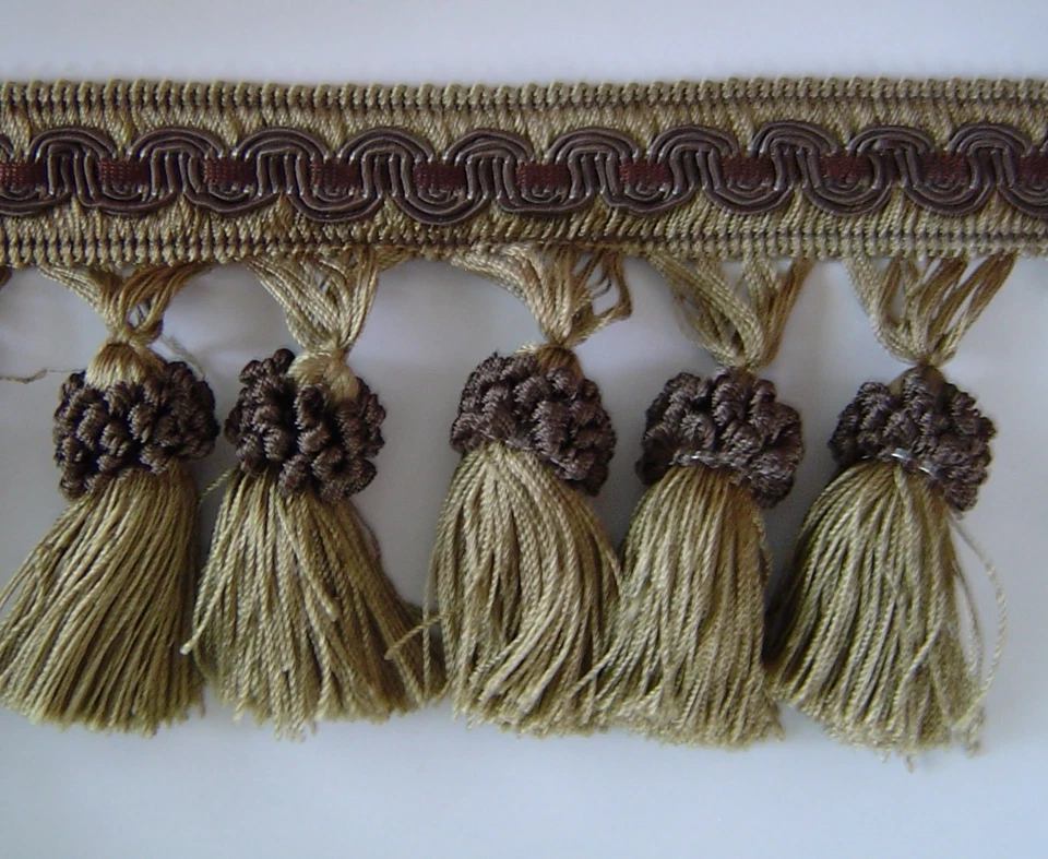 Borla con flecos de 3,75" en verde salvia oscura y chocolate  Foto 1 de 1