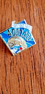 SPILLA BAFFO TORONTO BLU JAYS 4.000.000 FAN '91, '92, '93 - Foto 1 di 1