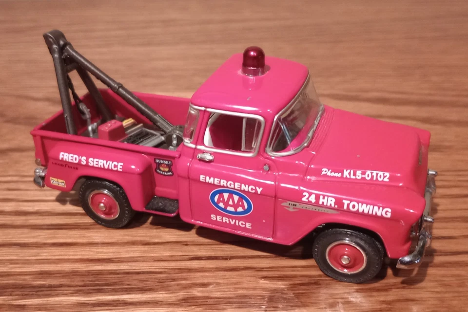 Matchbox 1:43 Fabulous Fifties AAA Emergency Road Services 1955 Tow Truck - Image 1 of 4