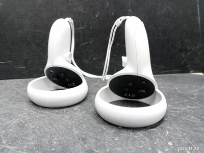 Controladores Oculus Meta Quest 2 VR solo en ambas manos (como nuevos) Foto 1 de 4