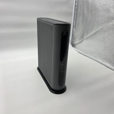 Motorola MG7550 Dual Band AC1900 Cable Modem and Wi-Fi Gigabit Router - Image 1 of 4