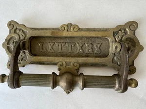 Llamador de puerta de latón macizo y ranura para carta de correo inglés vintage ornamentado - Imagen 1 de 12