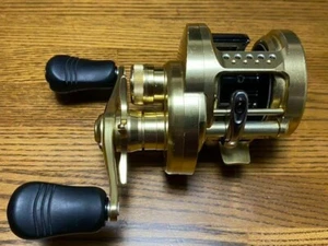 Carrete de baitcasting derecho Shimano 14 Calcutta Conquest 200 muy bueno de Japón - Imagen 1 de 7