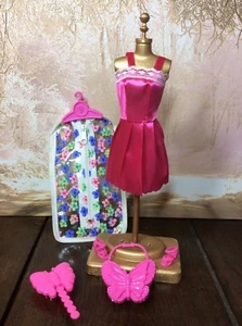 Barbie Mattel Vintage Kleidersack mit neuem Zubehör Schaufensterpuppe nicht dabei #2 - Bild 1 von 2