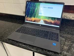 HP 250 G9 Notebook - Intel, 24GB RAM, SSD 1TB + 500GB, Windows 11 Pro - Foto 1 di 3