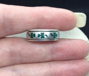 Sterling Silver 925 Green Enameled Shamrocks Band-Center Spins! Sz 6 Y994 - Picture 1 of 3