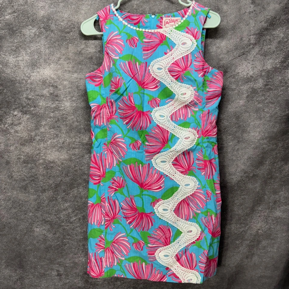 Платье цельнокроеное женское Lilly Pulitzer оригинальное 4 выпуска синее с розовыми цветами кружевное - Изображение 1 из 4