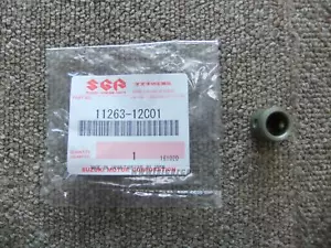 SUZUKI TS125R SF15A 89-1990 DISTANZIALE VALVOLA DI SCARICO 11263-12C01 valvola di potenza carbonio - Foto 1 di 12