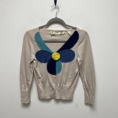 Cardigã feminino Field Flower Anthropologie aplique floral malha bege pequeno - Imagem 1 de 4