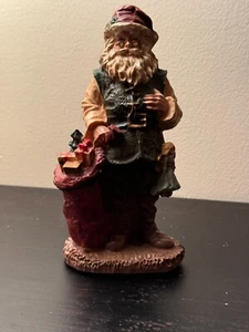 Wood World Inc Santa Claus Ireland Christmas Figurine 6.5” 1990, Vintage - Picture 1 of 2