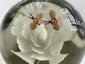 Beautiful Vintage Murano Art Glass White Flower & Insect Paperweight Perfect - Picture 1 of 8