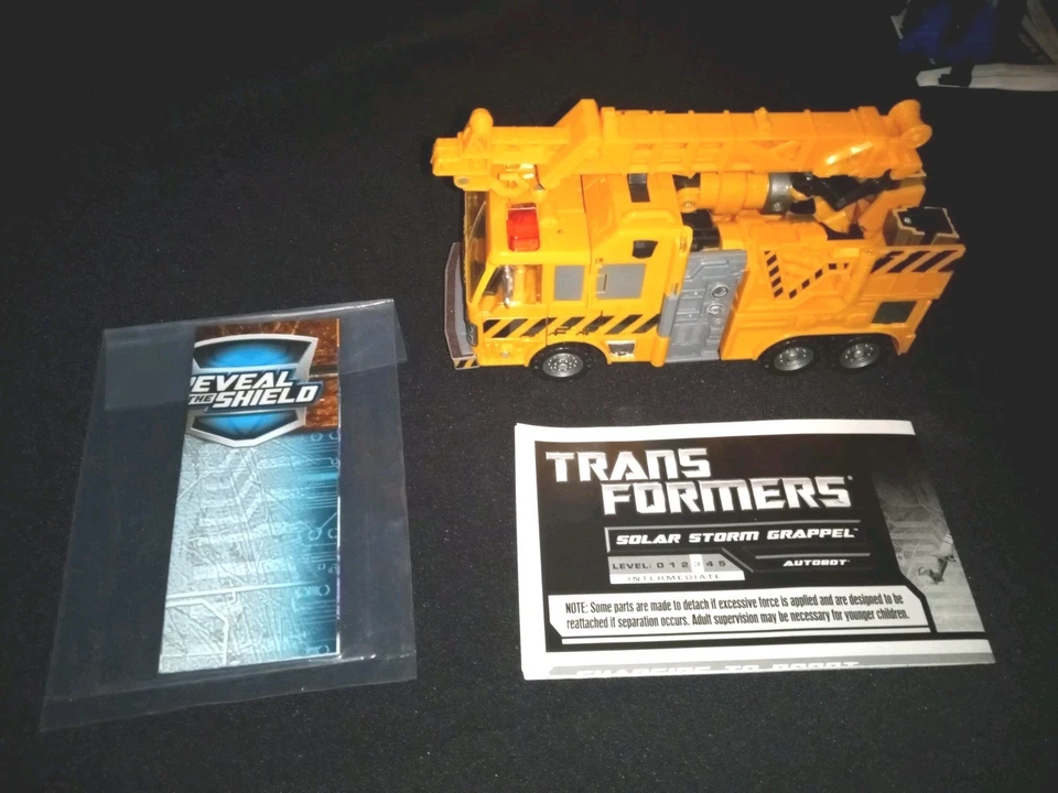 Transformers Reveal The Shield Voyager Class Solar Storm Grappel 2010 Complete  - Image 1 of 4