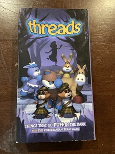 Threads Things That Go Puff in the Dark VHS Tape 2001 Pobertanian Bean War Show - Foto 1 di 5