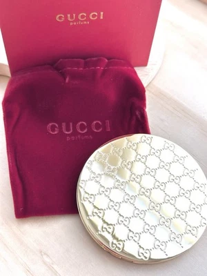 Gucci Compacto GG Dorado Monograma Doble Espejo NUEVO con Estuche y Caja Foto 1 de 3