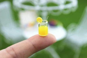 Casa de Muñecas Miniatura 1:12 Jugo Naranja Limón Agua Taza Naranja Bebida - Imagen 1 de 5